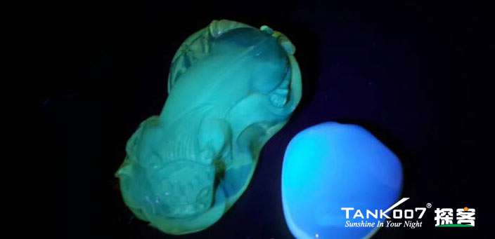 網(wǎng)上用紫光手電鑒定琥珀的帖子這么多，哪個(gè)是真假？