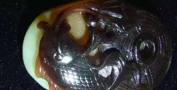 漲知識，玉也能騙人！照玉手電筒照出真相