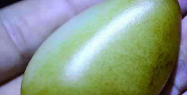 漲知識，玉也能騙人！照玉手電筒照出真相